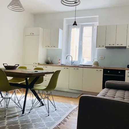 Kolovare Beachfront Apartamento
