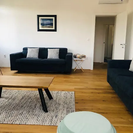 Kolovare Beachfront Apartman *